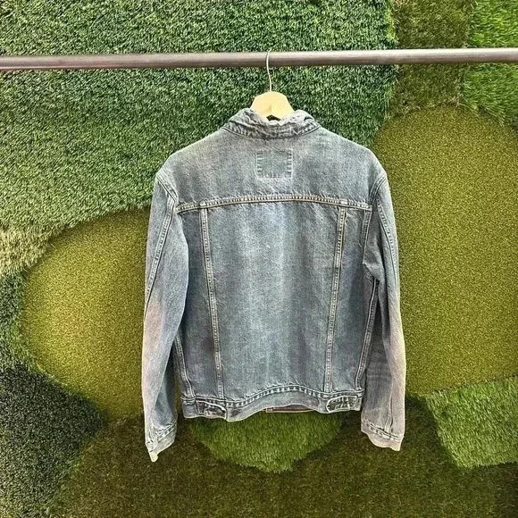 Levi’s  Mid Wash Denim Jacket Medium - Picture 2 of 6